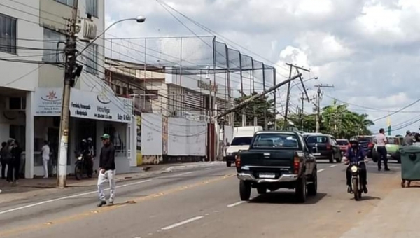Acidentes deixam trânsito lento e parte do Centro sem energia; sessão na Aleac é suspensa
